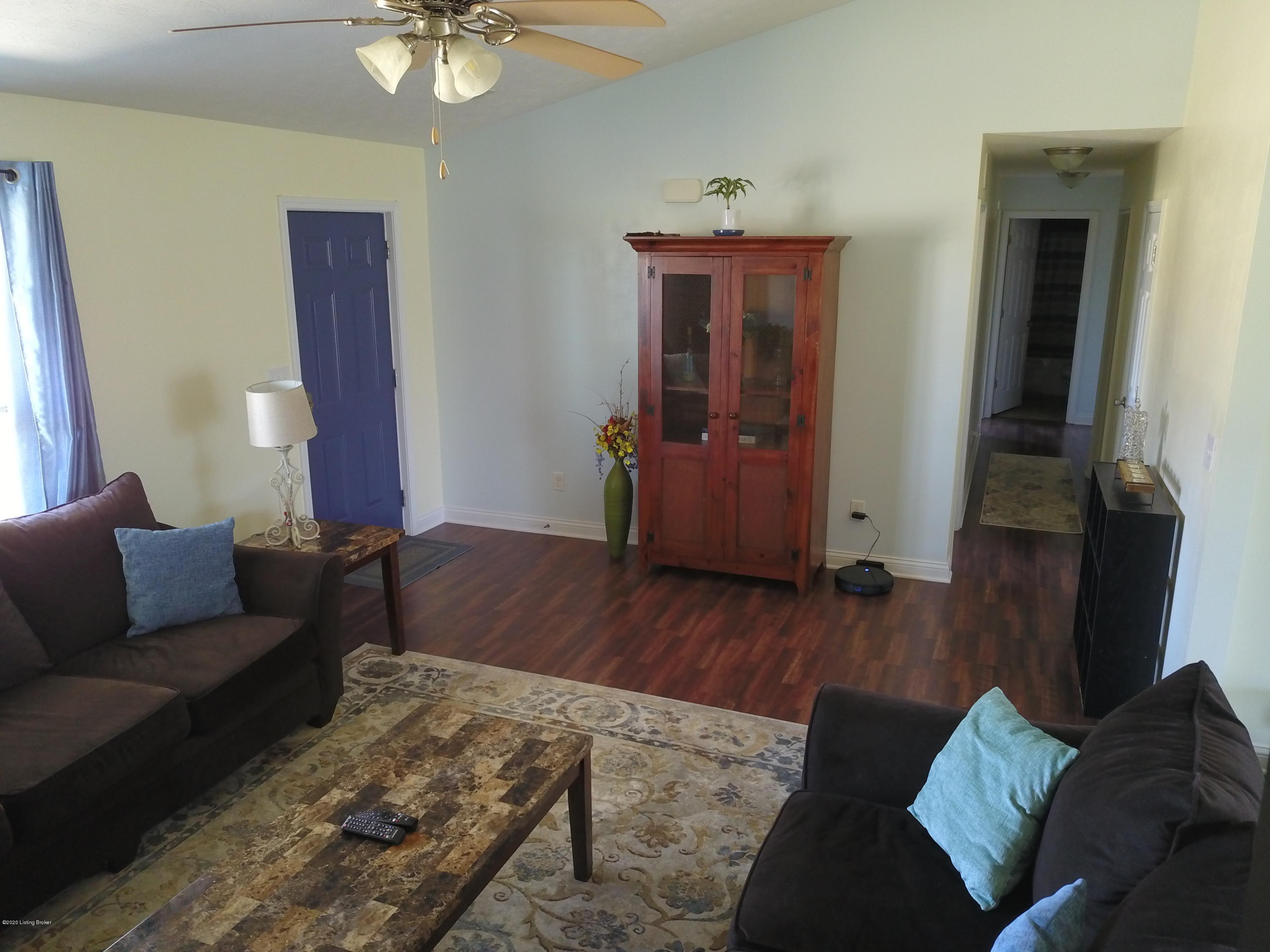 579 Cameron Ridge Road Shepherdsville, KY 40165 - Photo 7 of 39 LivingRoom4