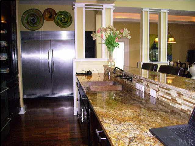 Beautiful granite bar that will accomodate 6 barstools easily!