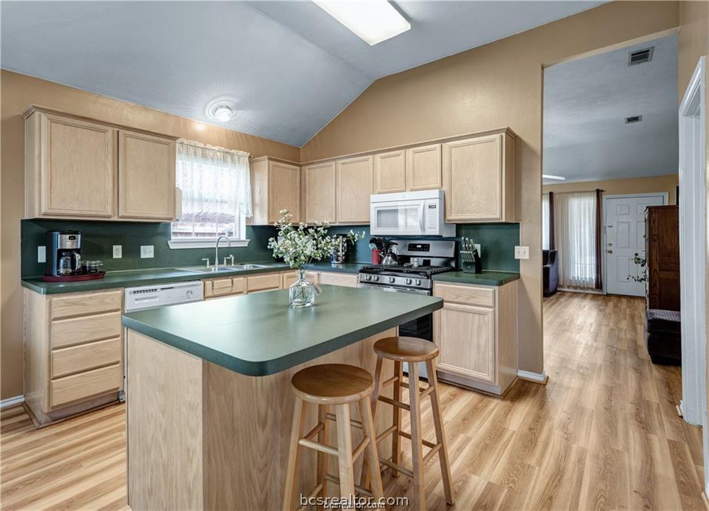 807 Azalea Court College Station, TX 77840 - Photo 7 of 23