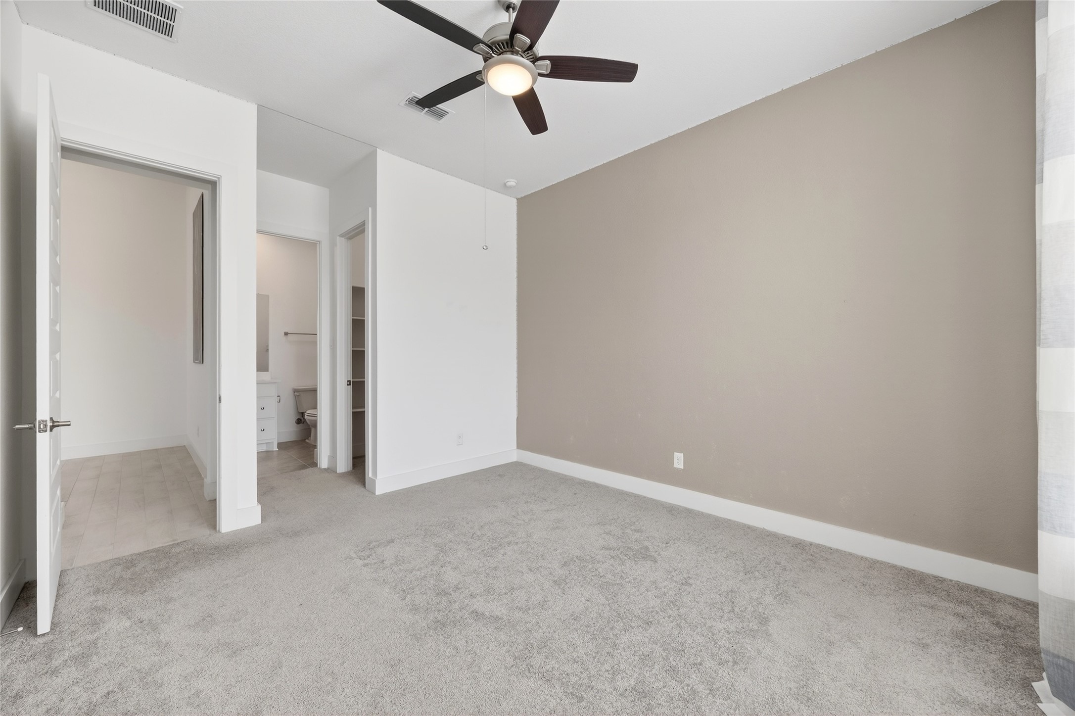 32018 Crested Knl Court Fulshear, TX 77441 - Photo 31 of 50 a view of an empty room and a ceiling fan