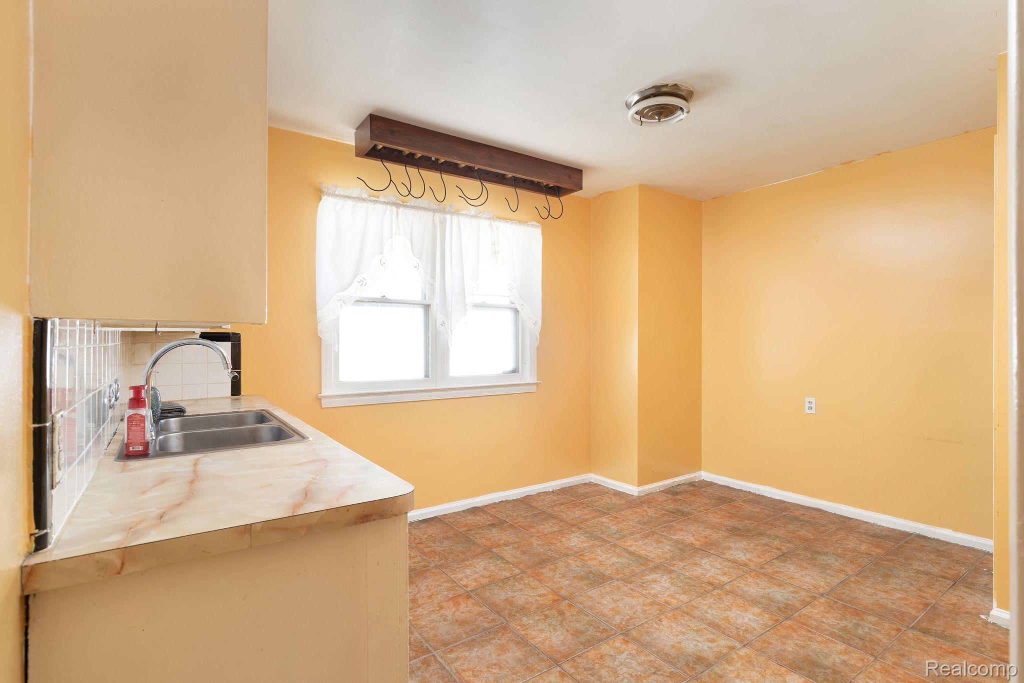 16053 Stephens Road Eastpointe, MI 48021 - Photo 9 of 23 Gallery Image 9