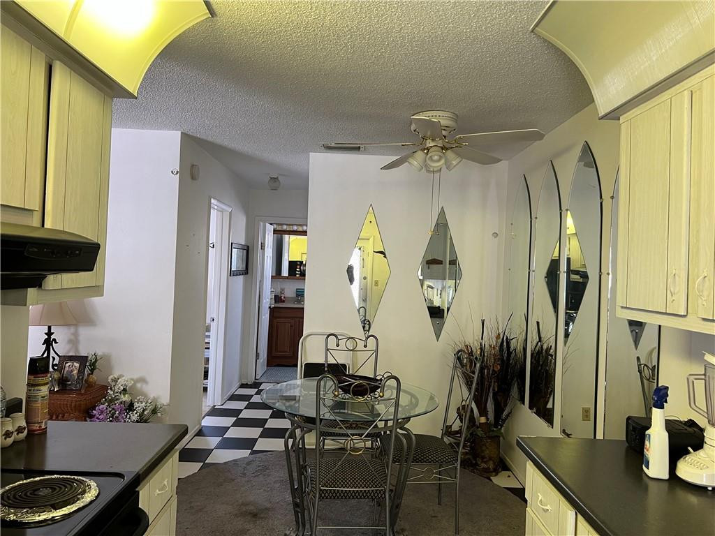 1833 Monroe Street, Unit 17 Hollywood, FL 33020 - Photo 2 of 9 a room with musical instruments