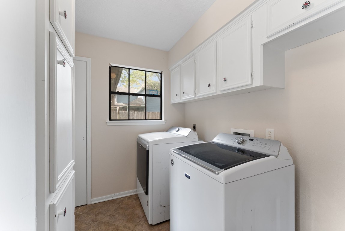 16927 Windypine Drive Spring, TX 77379 - Photo 29 of 46 a utility room with dryer and washer