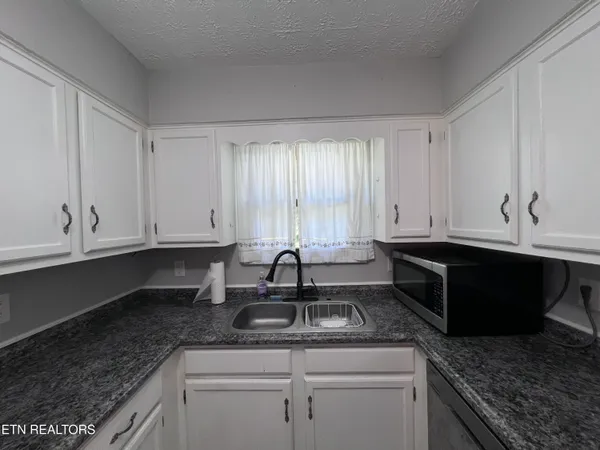 $245,000 | 185 River Road, Harrogate, TN 37752