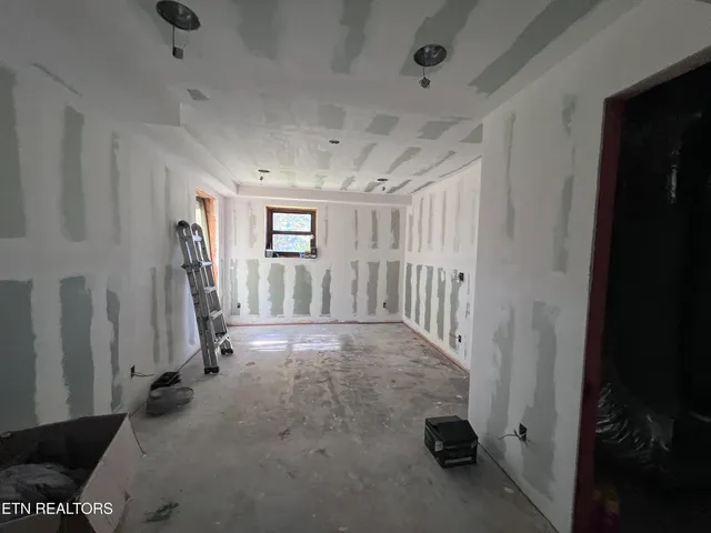 $260,000 | 185 River Road, Harrogate, TN 37752