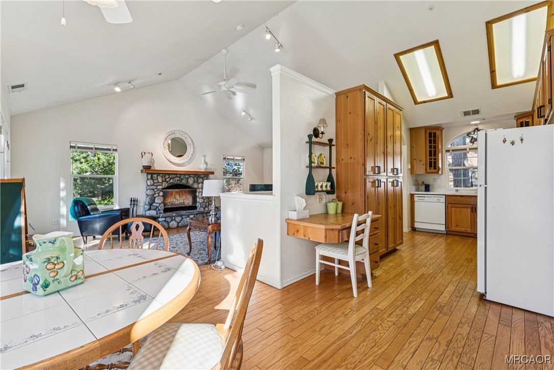 305 Summit Road Lake Arrowhead, CA 92352 - Photo 11 of 47