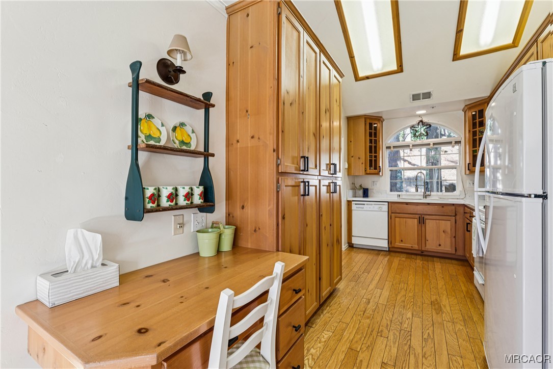 305 Summit Road Lake Arrowhead, CA 92352 - Photo 12 of 47