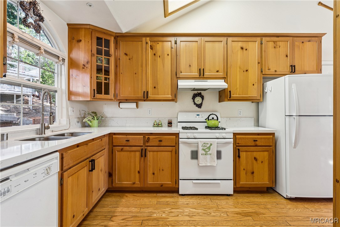 305 Summit Road Lake Arrowhead, CA 92352 - Photo 14 of 47 a kitchen with stainless steel appliances granite countertop a refrigerator a stove top oven and a sink