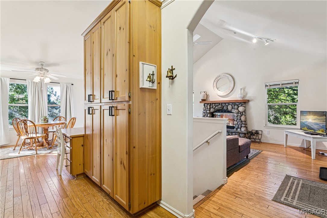 305 Summit Road Lake Arrowhead, CA 92352 - Photo 15 of 47