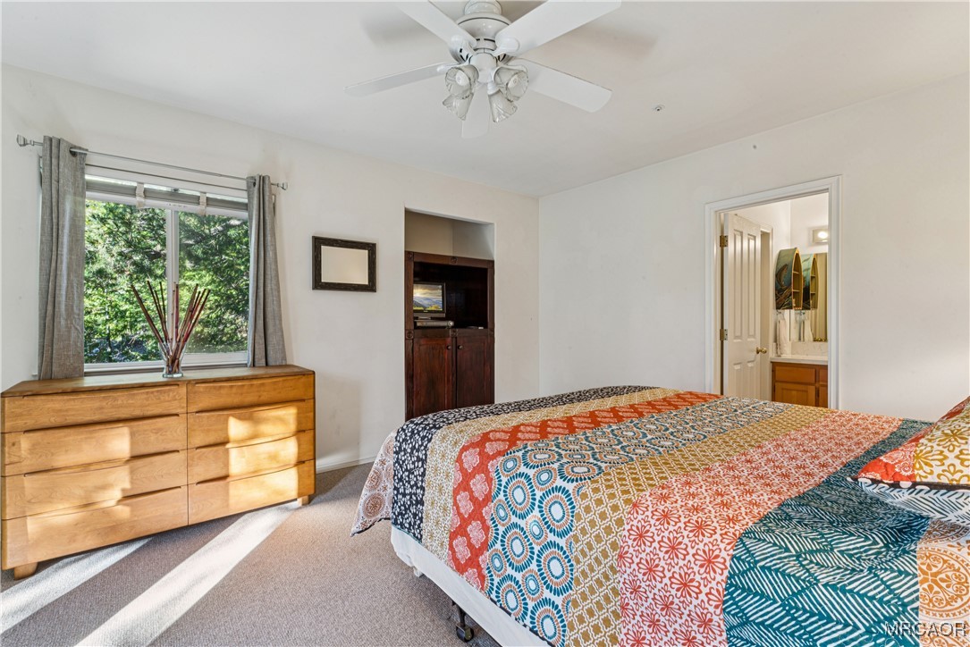 305 Summit Road Lake Arrowhead, CA 92352 - Photo 21 of 47 a bedroom with a bed and a dresser