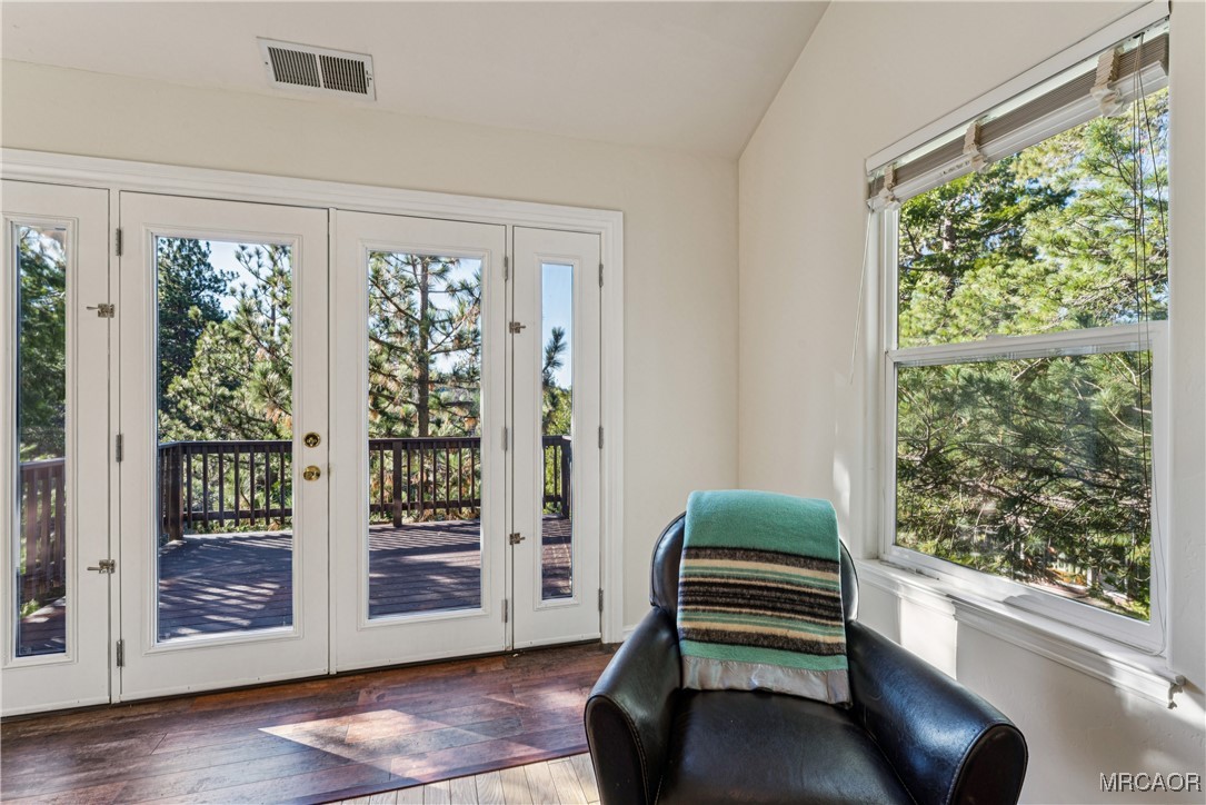 305 Summit Road Lake Arrowhead, CA 92352 - Photo 8 of 47