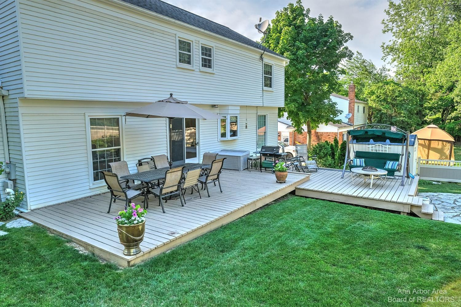 35807 Smithfield Road Farmington, MI 48335 - Photo 33 of 37 Photo 33