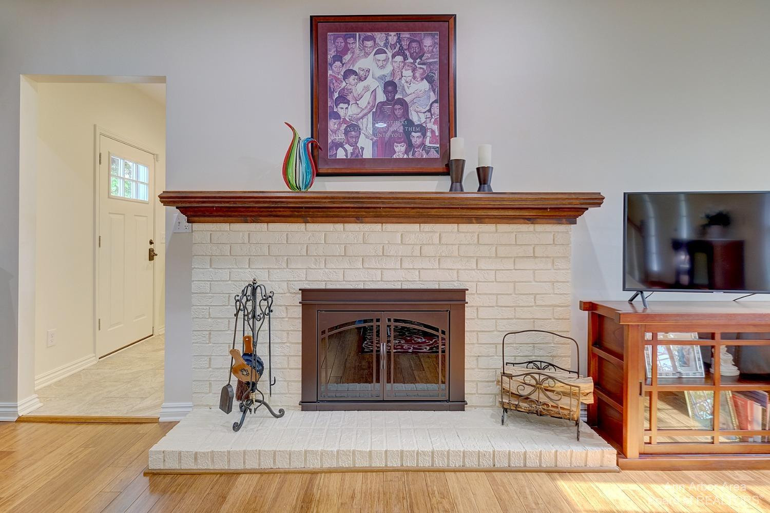 35807 Smithfield Road Farmington, MI 48335 - Photo 4 of 37 Photo 4