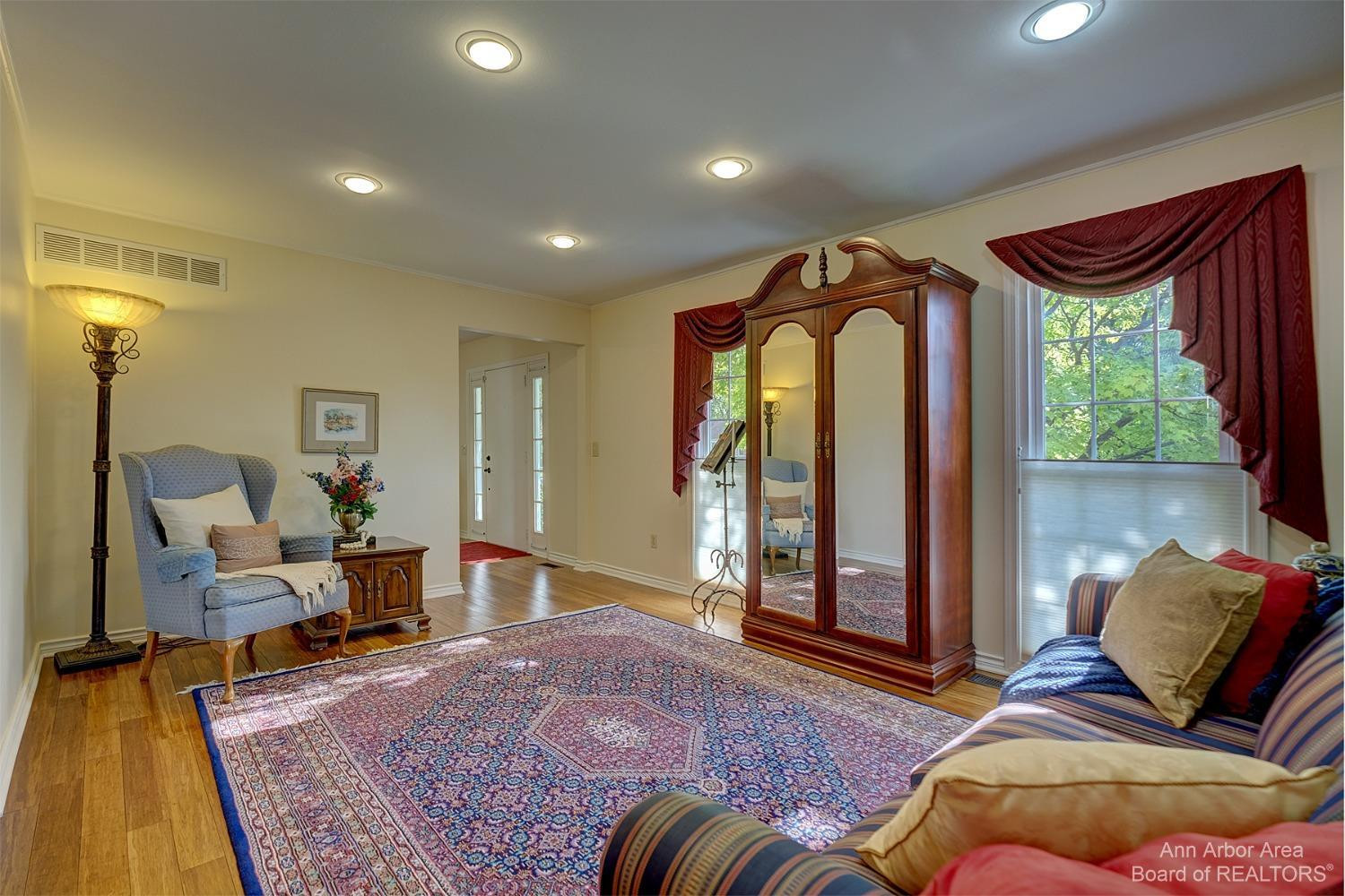35807 Smithfield Road Farmington, MI 48335 - Photo 7 of 37 Photo 7