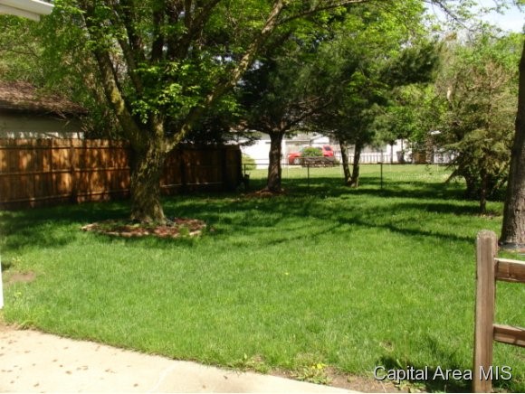 312 Walnut Valley Drive Springfield, IL 62707 - Photo 7 of 10