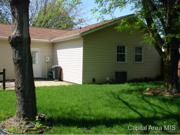 312 Walnut Valley Drive Springfield, IL 62707 - Photo 8 of 10