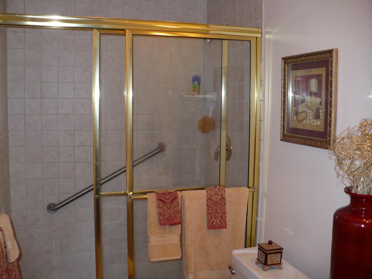1621 Midland Road Salem, VA 24153 - Photo 10 of 17 master bath