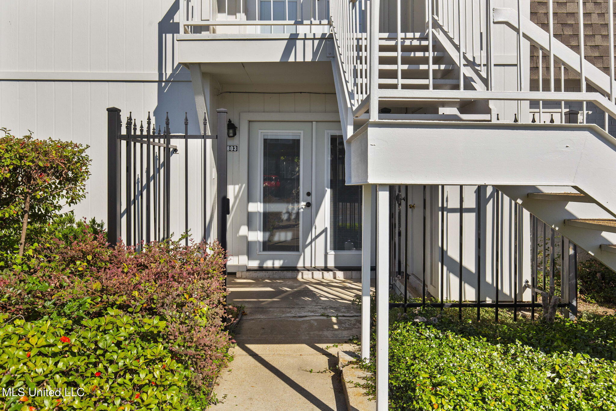 550 Post Road, Unit 803 Ridgeland, MS 39157 - Photo 11 of 50 covered back porch