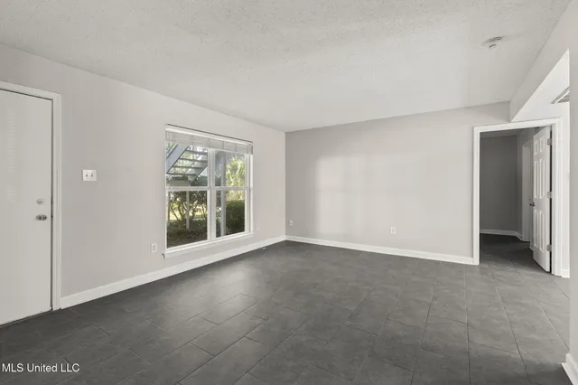 $229,000 | 550 Post Road, Unit 803, Ridgeland, MS 39157