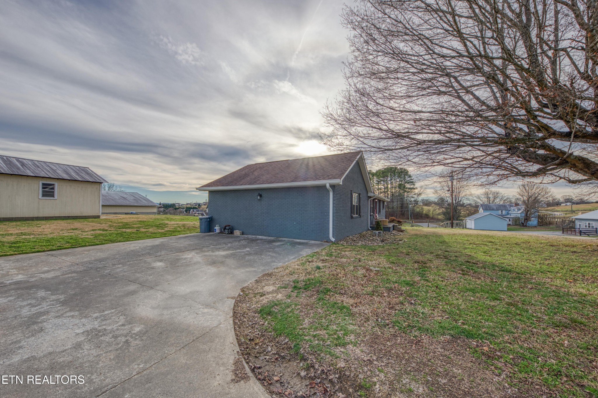 2415 Riddle Road New Market, TN 37820 - Photo 4 of 41