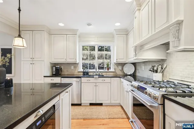 $899,000 | 275 Linden Road, Wayne, NJ 07470