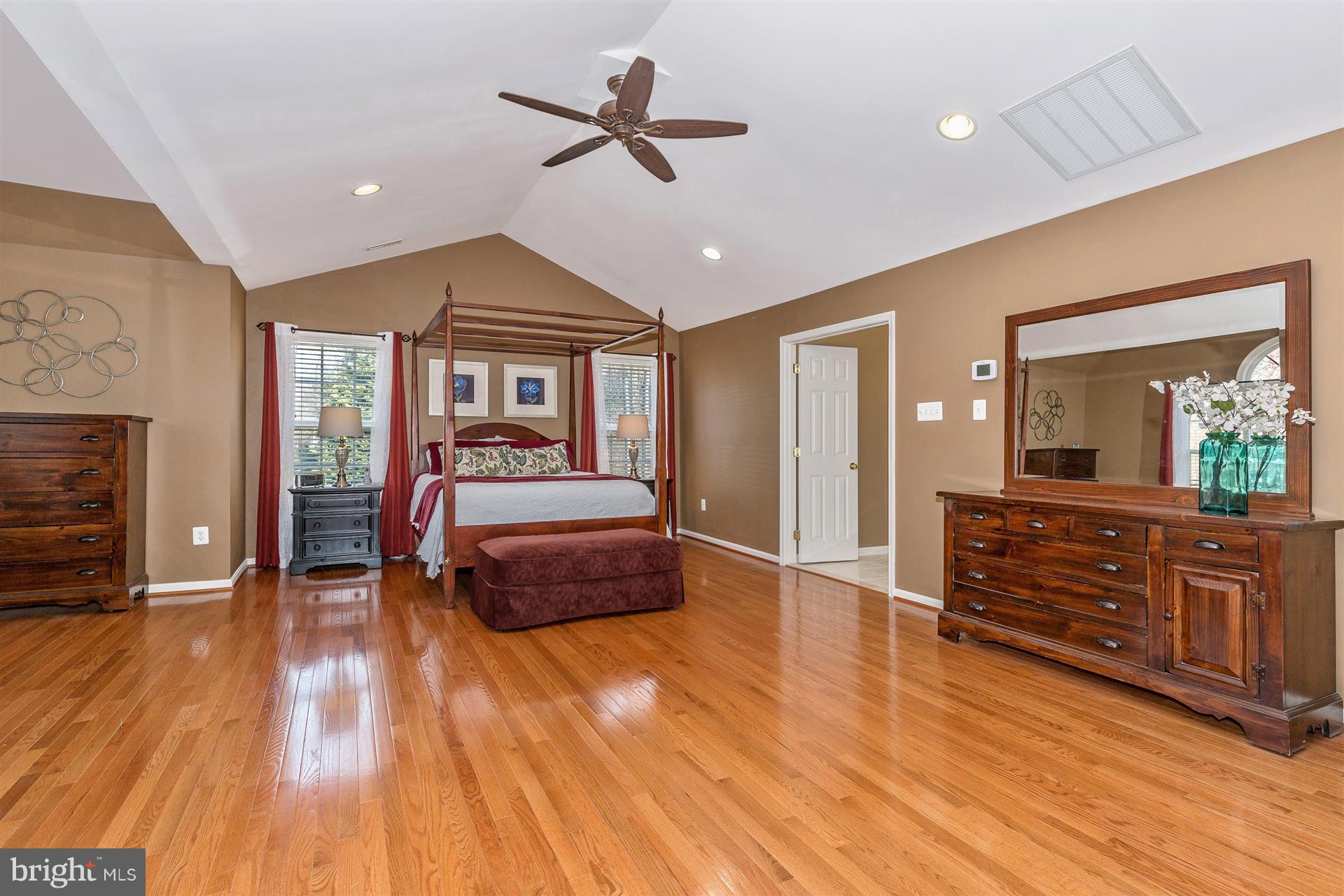 6653 South Clifton Road Frederick, MD 21703 - Photo 14 of 30 Huge Master suite!