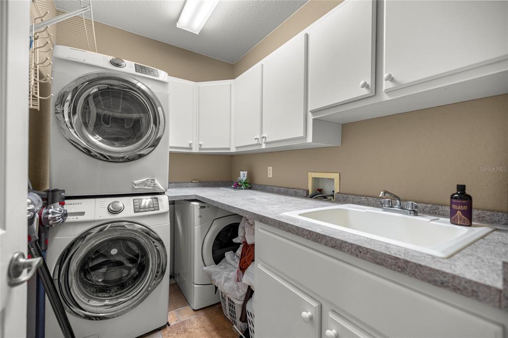 4280 Southeast 26th Terrace Road Ocala, FL 34480 - Photo 41 of 70 a utility room with sink dryer and washer