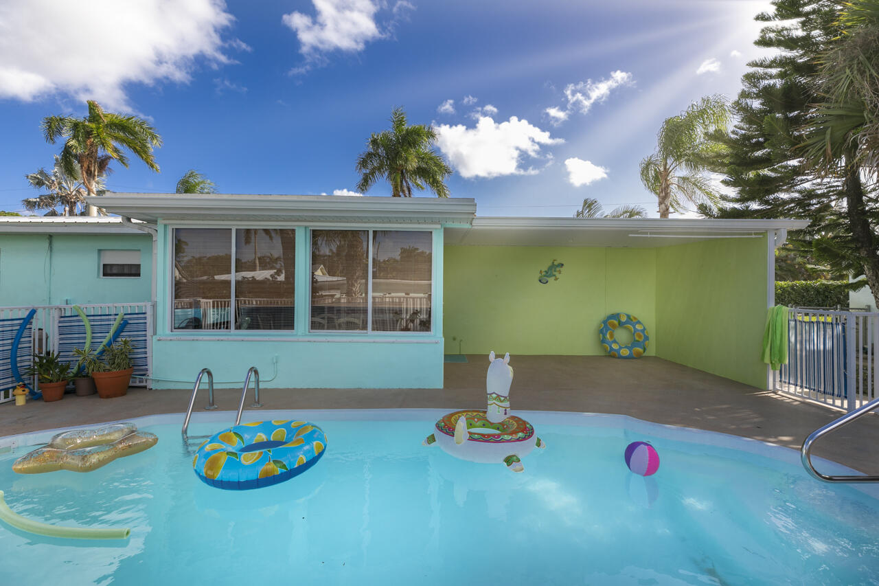55 Southwest Cabana Point Circle Stuart, FL 34994 - Photo 29 of 33 Back Patio