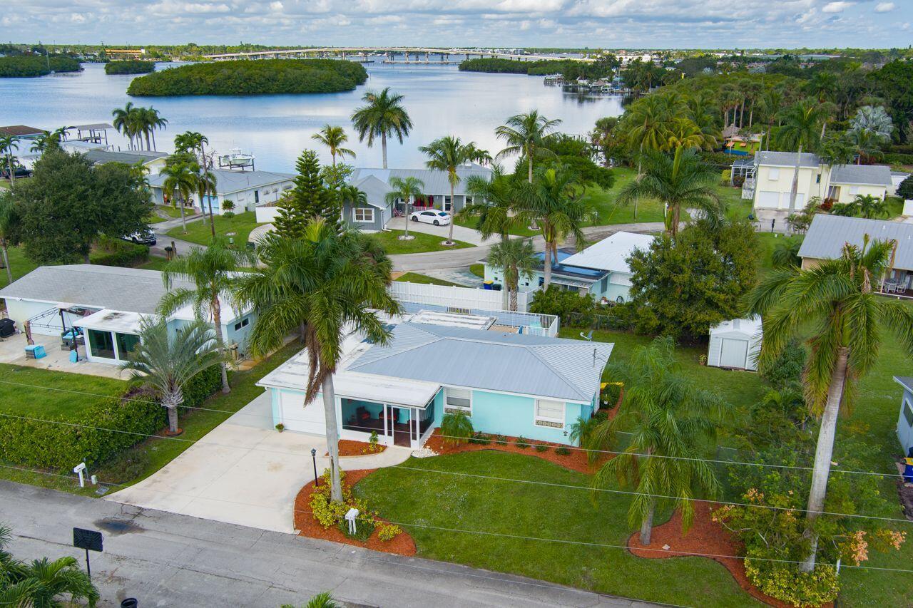 55 Southwest Cabana Point Circle Stuart, FL 34994 - Photo 3 of 33 J9EVBJK4