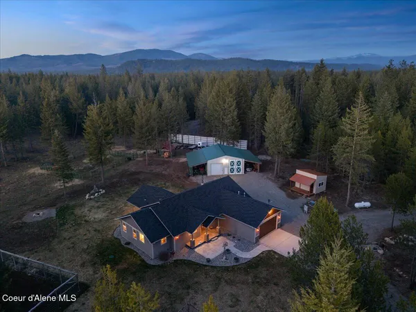 $1,174,000 | 517 Songbird Way, Spirit Lake, ID 83869