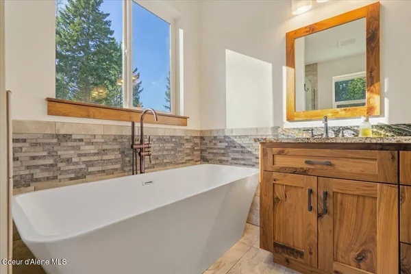 $1,174,000 | 517 Songbird Way, Spirit Lake, ID 83869