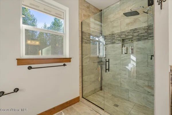 $1,174,000 | 517 Songbird Way, Spirit Lake, ID 83869