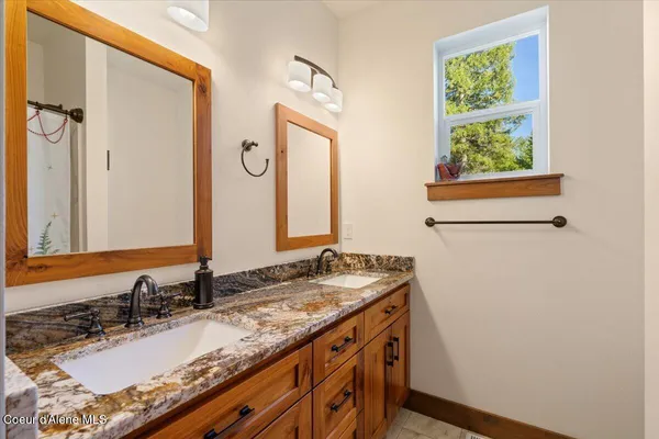 $1,174,000 | 517 Songbird Way, Spirit Lake, ID 83869
