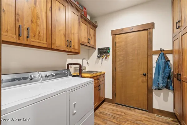 $1,174,000 | 517 Songbird Way, Spirit Lake, ID 83869