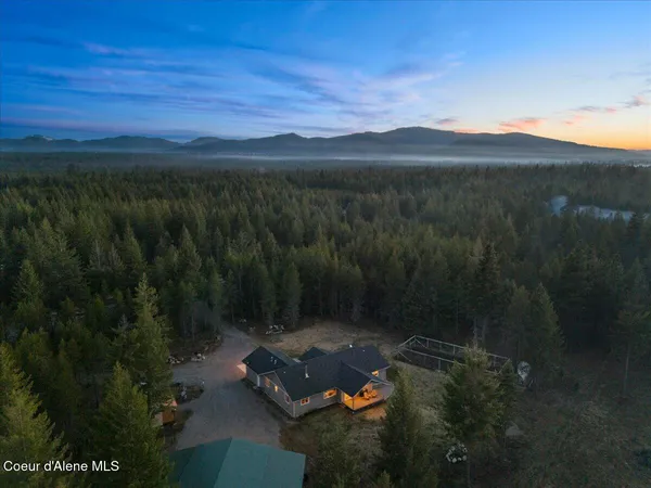 $1,174,000 | 517 Songbird Way, Spirit Lake, ID 83869