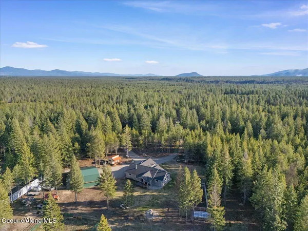$1,174,000 | 517 Songbird Way, Spirit Lake, ID 83869