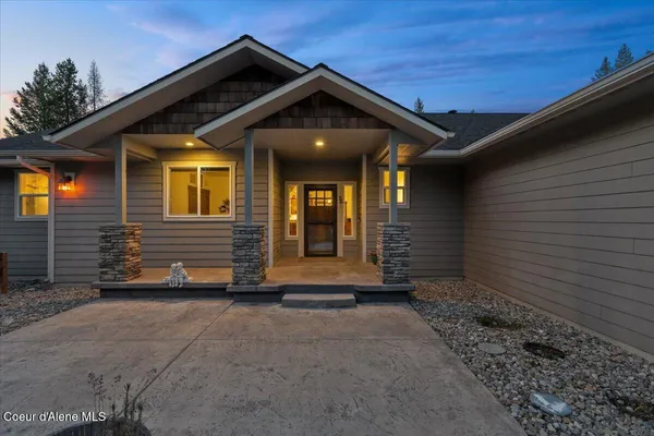 $1,174,000 | 517 Songbird Way, Spirit Lake, ID 83869