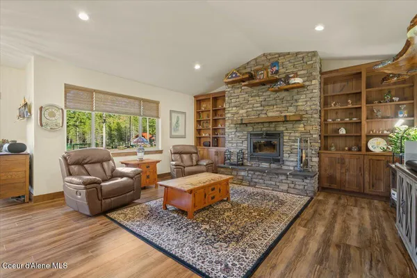 $1,174,000 | 517 Songbird Way, Spirit Lake, ID 83869