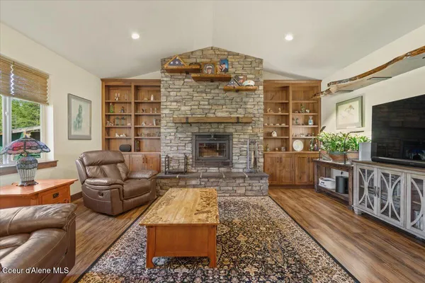 $1,174,000 | 517 Songbird Way, Spirit Lake, ID 83869