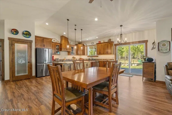$1,174,000 | 517 Songbird Way, Spirit Lake, ID 83869
