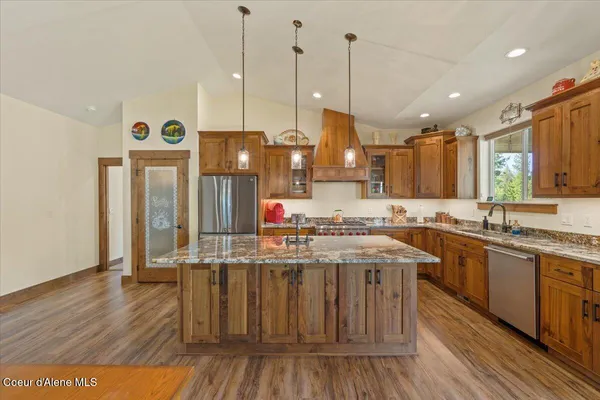 $1,174,000 | 517 Songbird Way, Spirit Lake, ID 83869