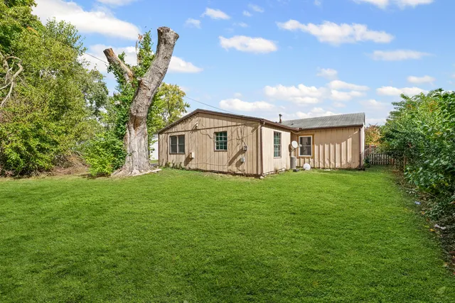 a view of a house with a backyard
