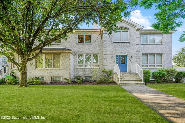 $1,590,000 | 528 Rathbun Avenue | Huguenot