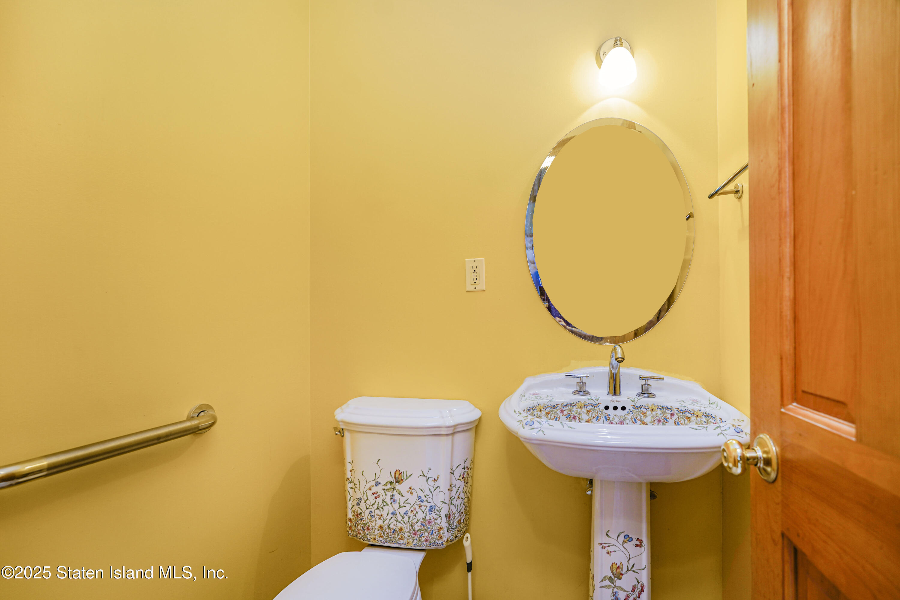 528 Rathbun Avenue Staten Island, NY 10312 - Photo 12 of 49 12