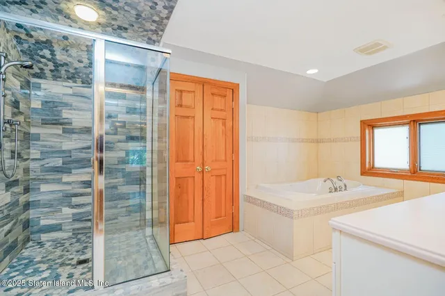 $1,590,000 | 528 Rathbun Avenue | Huguenot