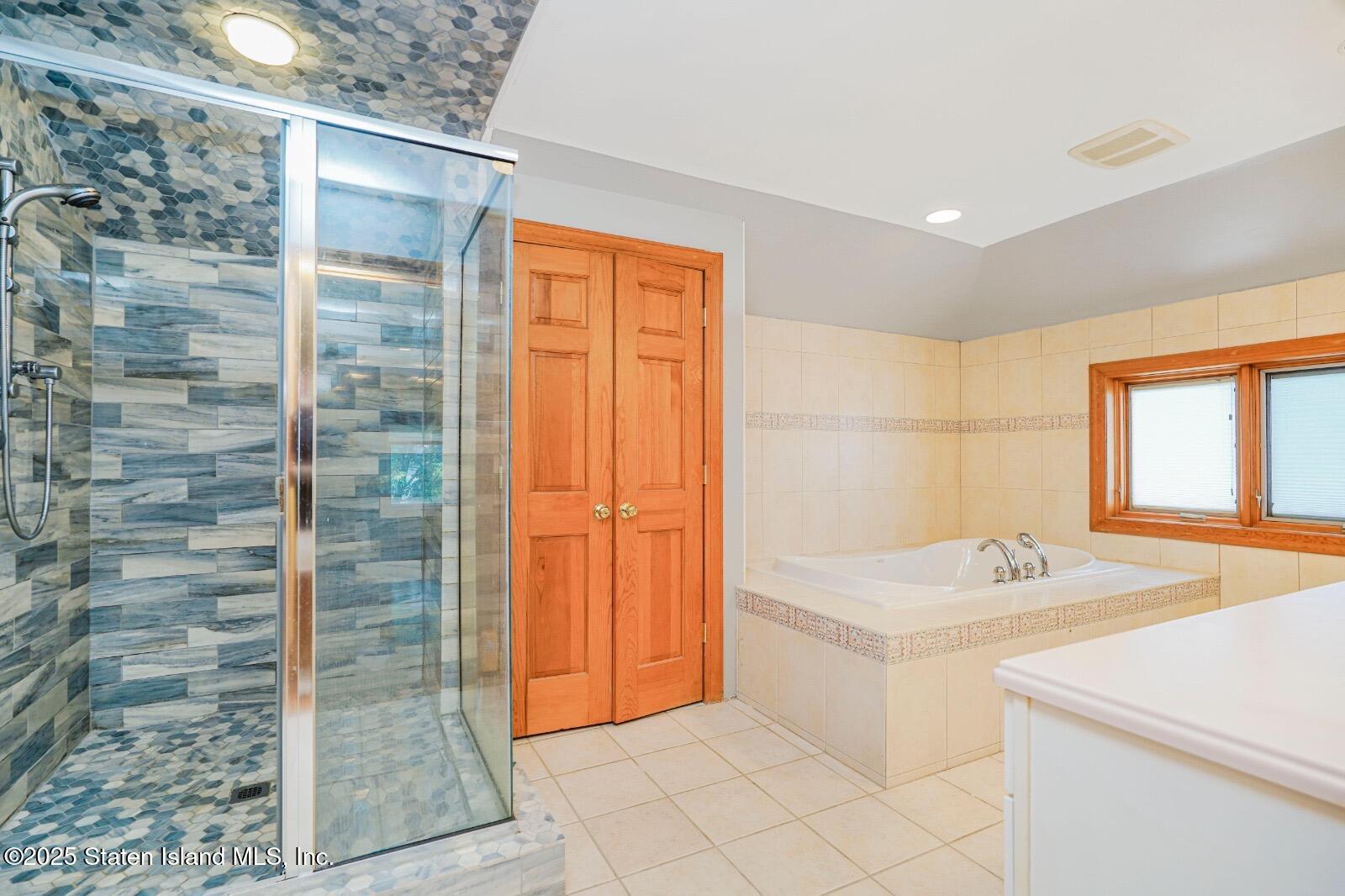 528 Rathbun Avenue Staten Island, NY 10312 - Photo 15 of 49 25