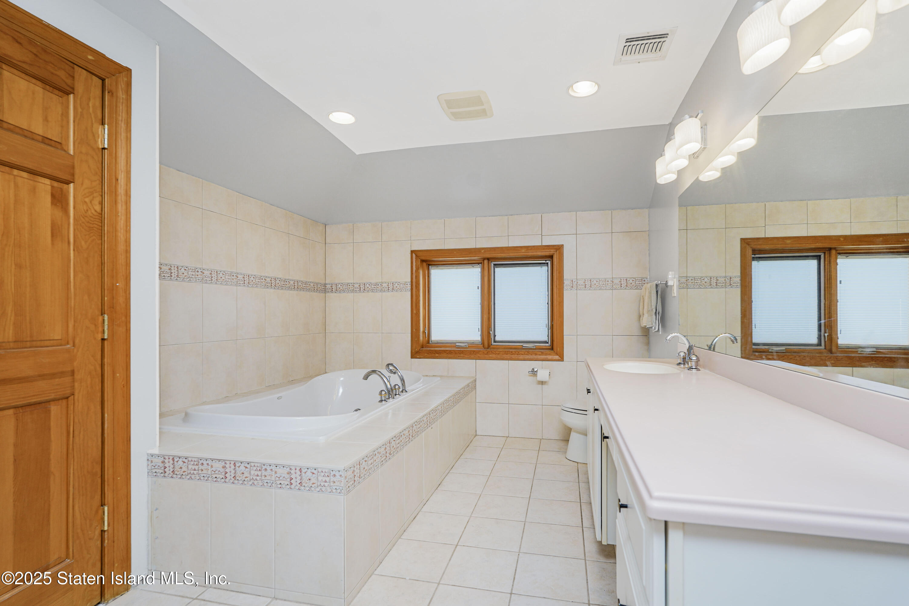 528 Rathbun Avenue Staten Island, NY 10312 - Photo 16 of 49 25-1