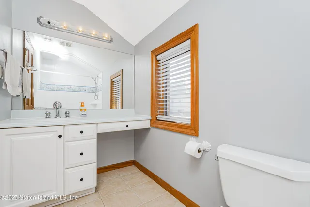 $1,590,000 | 528 Rathbun Avenue | Huguenot