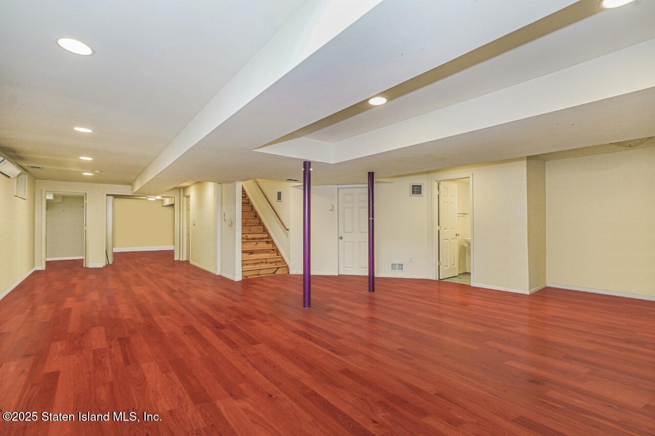 528 Rathbun Avenue Staten Island, NY 10312 - Photo 31 of 49 26