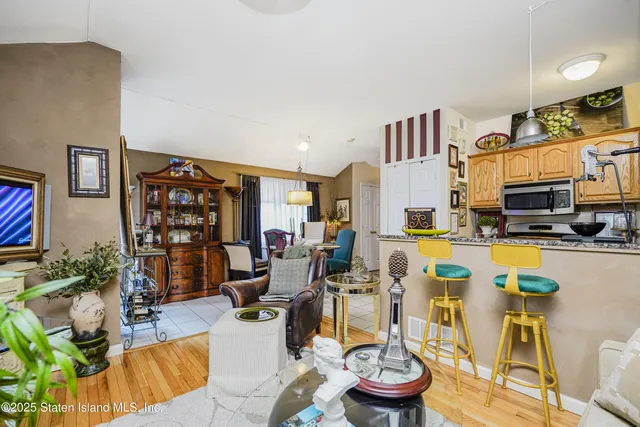 $1,590,000 | 528 Rathbun Avenue | Huguenot